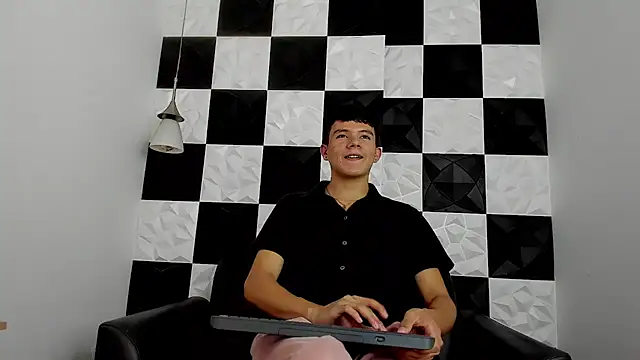 AndyFame1 online show from December 5, 7:01 pm