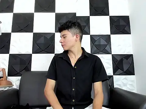 AndyFame1 online show from December 3, 6:40 pm