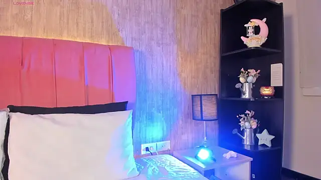 Kendra kobein online show from April 17, 8:33 pm