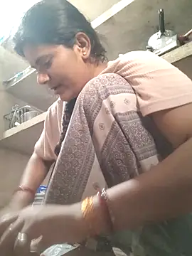 Snapshot of couple_71 chatting on April 28, 6:40 am couple 71 online show from April 28, 6:40 am