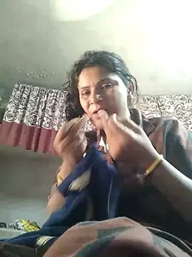 Snapshot of couple_71 chatting on July 12, 6:03 am couple 71 online show from July 12, 6:03 am
