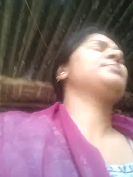 Snapshot of couple_71 chatting on June 3, 3:51 am couple 71 online show from June 3, 3:51 am