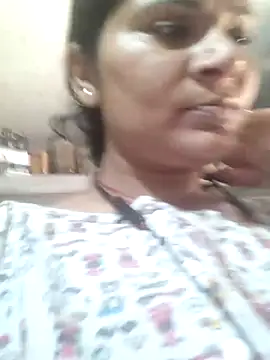 Snapshot of couple_71 chatting on May 30, 5:25 am couple 71 online show from May 30, 5:25 am