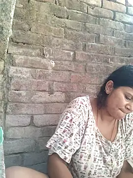 Snapshot of couple_71 chatting on May 26, 8:12 am couple 71 online show from May 26, 8:12 am