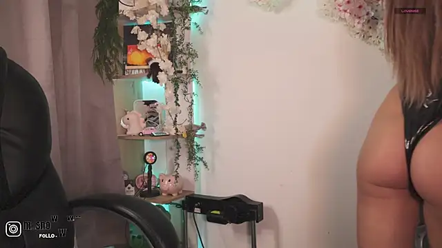 Miila snow online show from October 11, 11:55 am