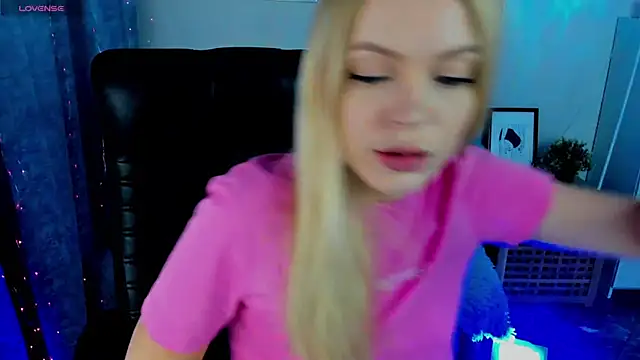 Snapshot of KatherineePierce chatting on October 22, 3:33 pm KatherineePierce online show from October 22, 3:33 pm