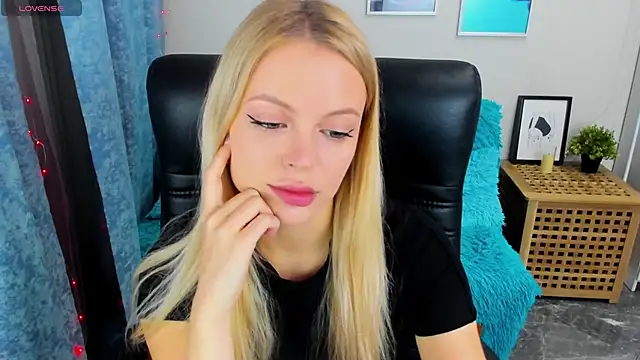 Snapshot of KatherineePierce chatting on September 24, 4:24 pm KatherineePierce online show from September 24, 4:24 pm