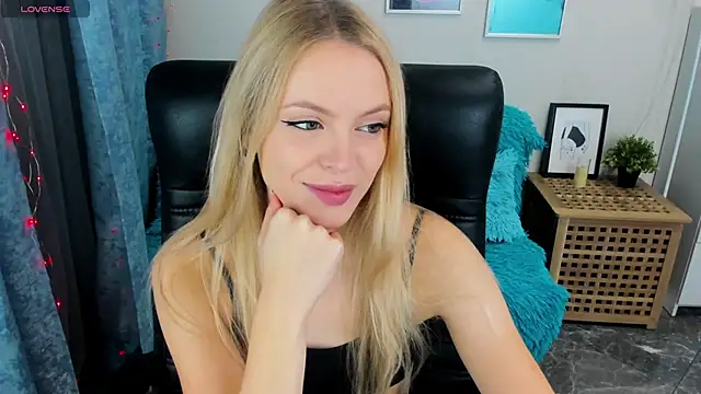 Snapshot of KatherineePierce chatting on October 1, 5:28 pm KatherineePierce online show from October 1, 5:28 pm