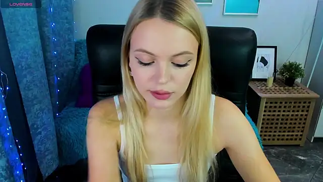 Snapshot of KatherineePierce chatting on October 14, 5:46 pm KatherineePierce online show from October 14, 5:46 pm