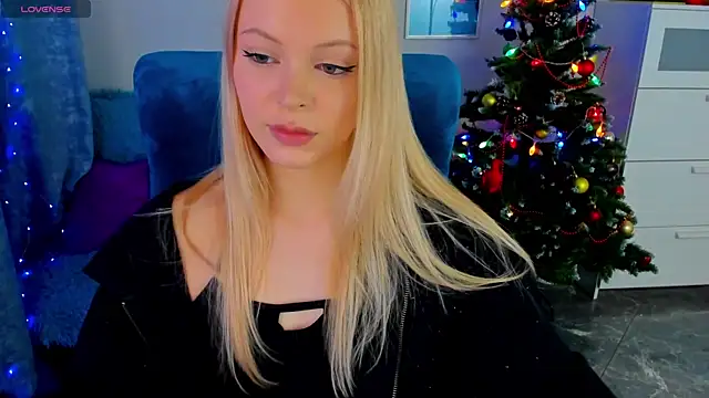 Snapshot of KatherineePierce chatting on December 13, 8:04 pm KatherineePierce online show from December 13, 8:04 pm