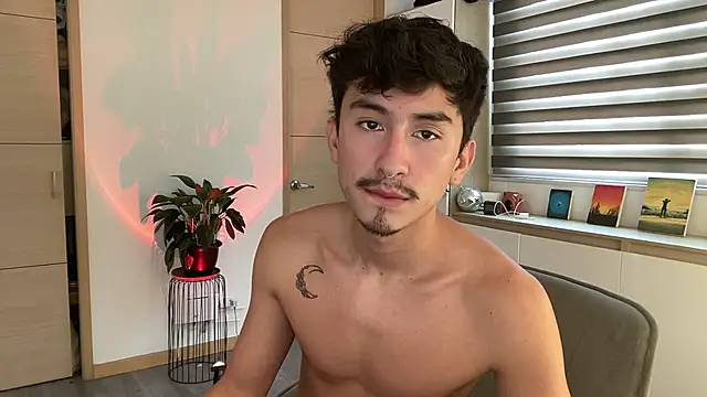 Snapshot of sweettaaron01 chatting on October 23, 5:22 pm sweettaaron01 online show from October 23, 5:22 pm