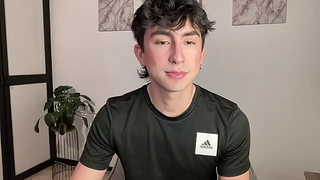 sweettaaron01 online show from May 5, 12:57 am