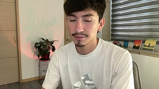 Snapshot of sweettaaron01 chatting on October 28, 5:12 pm sweettaaron01 online show from October 28, 5:12 pm