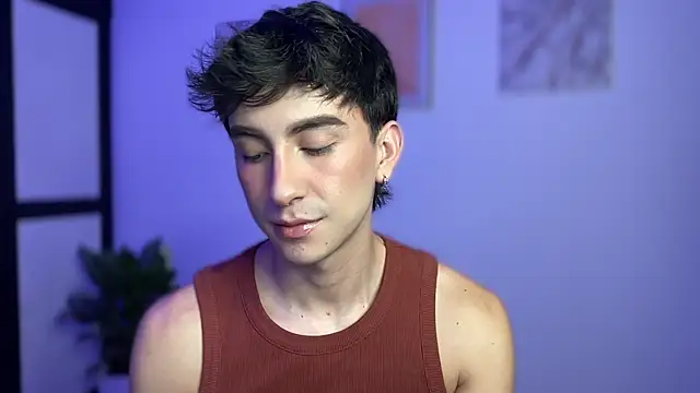 sweettaaron01 online show from June 2, 12:21 am