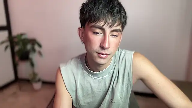 sweettaaron01 online show from May 15, 10:52 pm