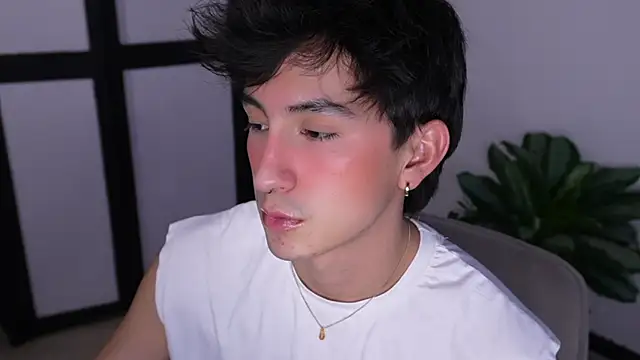 sweettaaron01 online show from June 26, 11:21 pm