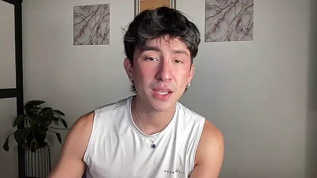 sweettaaron01 online show from May 6, 1:20 am