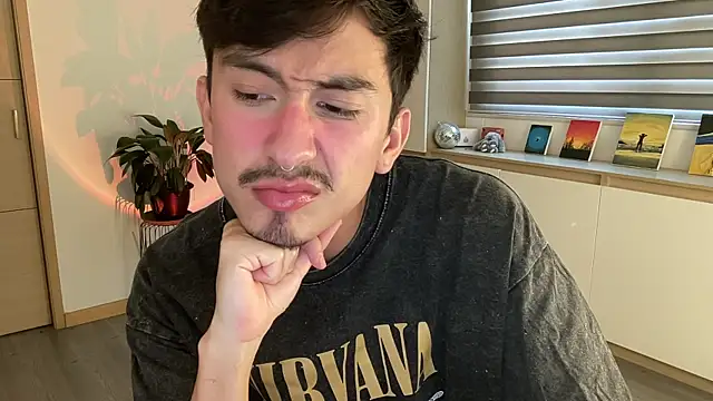 Snapshot of sweettaaron01 chatting on October 25, 5:46 pm sweettaaron01 online show from October 25, 5:46 pm