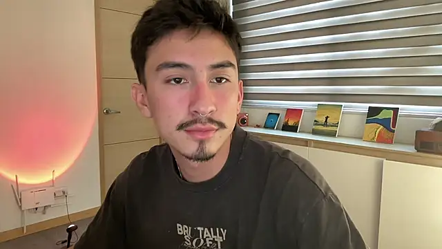 Snapshot of sweettaaron01 chatting on November 20, 5:13 pm sweettaaron01 online show from November 20, 5:13 pm