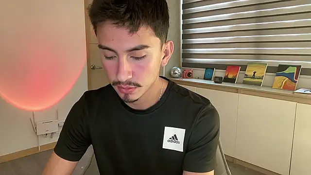 Snapshot of sweettaaron01 chatting on November 10, 5:29 pm sweettaaron01 online show from November 10, 5:29 pm