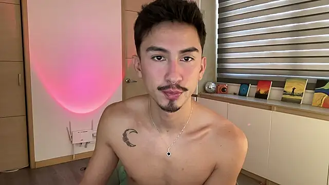 Snapshot of sweettaaron01 chatting on November 17, 5:17 pm sweettaaron01 online show from November 17, 5:17 pm