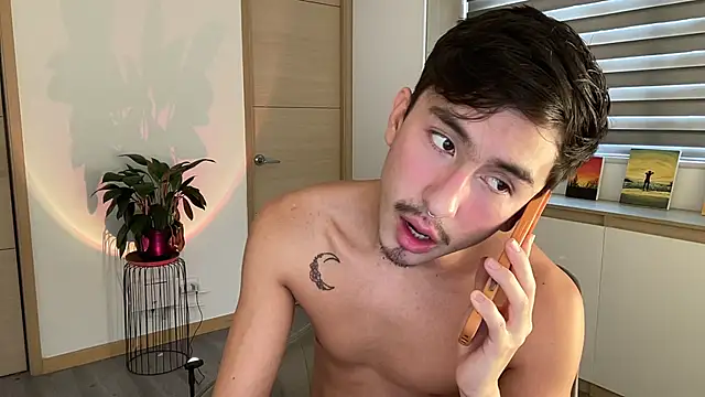 sweettaaron01 online show from October 18, 5:37 pm