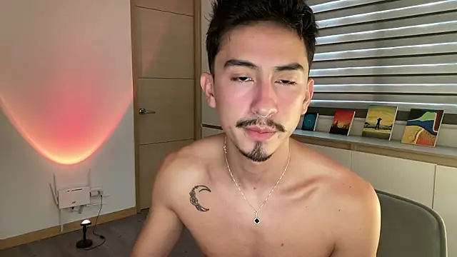 Snapshot of sweettaaron01 chatting on November 12, 5:06 pm sweettaaron01 online show from November 12, 5:06 pm