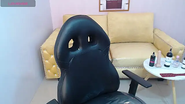 Snapshot of bellatrix_ch chatting on October 8, 4:19 pm bellatrix ch online show from October 8, 4:19 pm