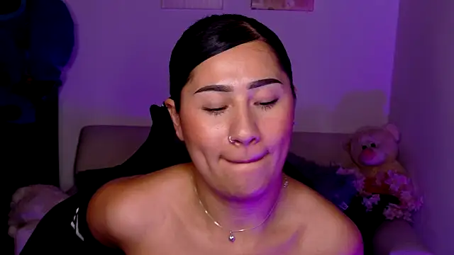 evelyn ch  online show from February 13, 7:03 pm