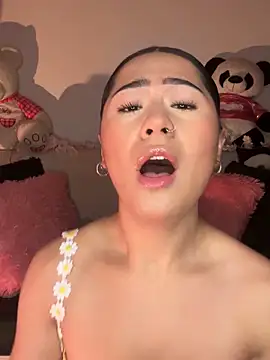 Snapshot of evelyn_ch_ chatting on October 6, 11:00 am evelyn ch online show from October 6, 11:00 am