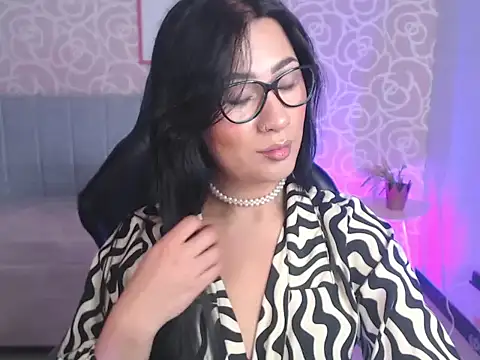 Snapshot of evelyn_ch_ chatting on September 18, 10:51 am evelyn ch online show from September 18, 10:51 am