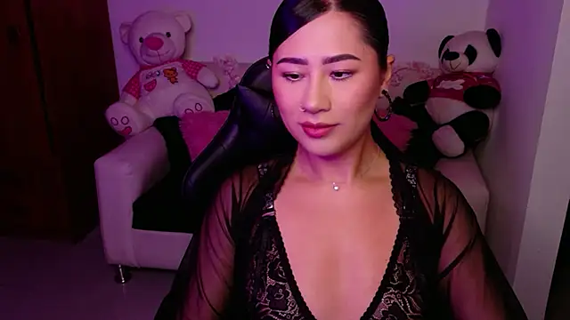 evelyn ch  online show from November 11, 11:05 am