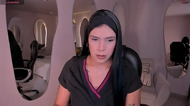 SarahYates online show from April 13, 5:11 am