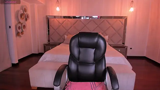 SarahYates online show from September 12, 4:01 am