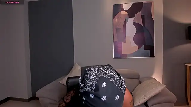 SarahYates online show from March 22, 5:47 pm