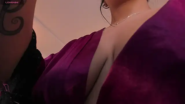 SarahYates online show from March 15, 4:08 am