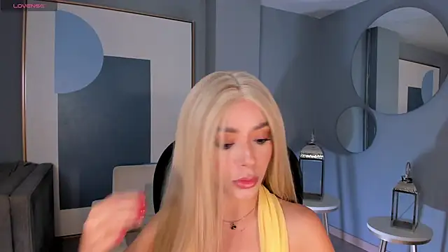 Snapshot of IsabellaMoreau chatting on June 6, 7:52 pm IsabellaMoreau online show from June 6, 7:52 pm