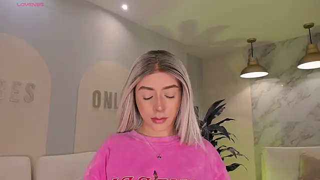 IsabellaMoreau online show from February 27, 8:52 pm