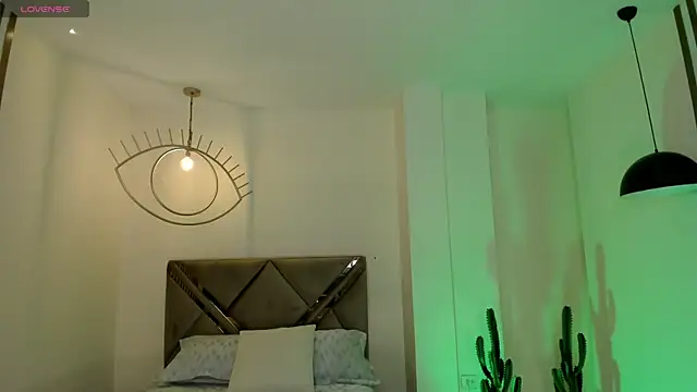 IsabellaMoreau online show from February 21, 7:49 pm