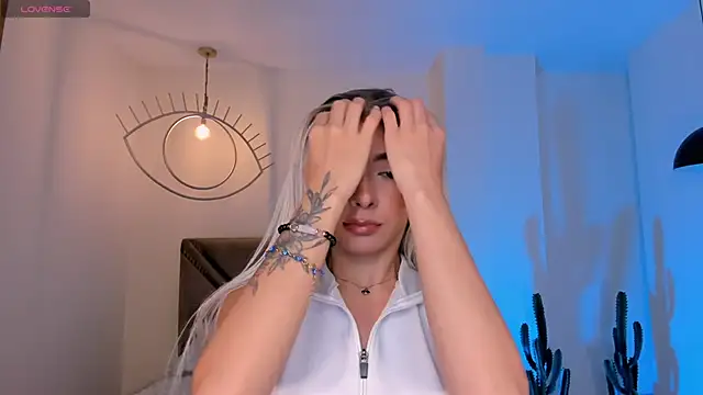 IsabellaMoreau online show from February 22, 5:47 pm