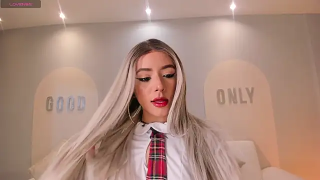 IsabellaMoreau online show from January 6, 7:40 pm