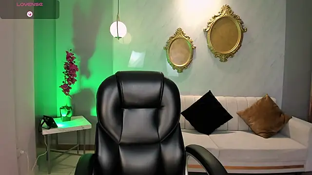 IsabellaMoreau online show from April 2, 8:04 pm