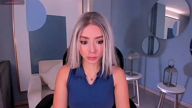 IsabellaMoreau online show from May 14, 7:44 pm