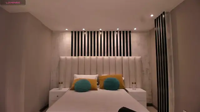 IsabellaMoreau online show from October 30, 7:44 pm