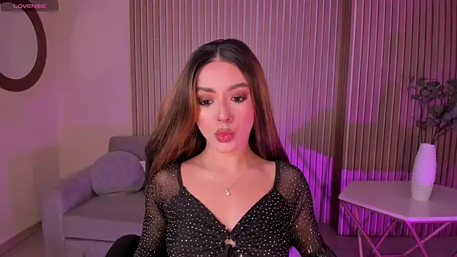 Snapshot of IsabellaMoreau chatting on July 7, 8:12 pm IsabellaMoreau online show from July 7, 8:12 pm