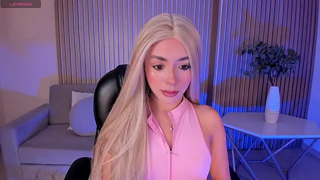 Snapshot of IsabellaMoreau chatting on July 11, 7:58 pm IsabellaMoreau online show from July 11, 7:58 pm