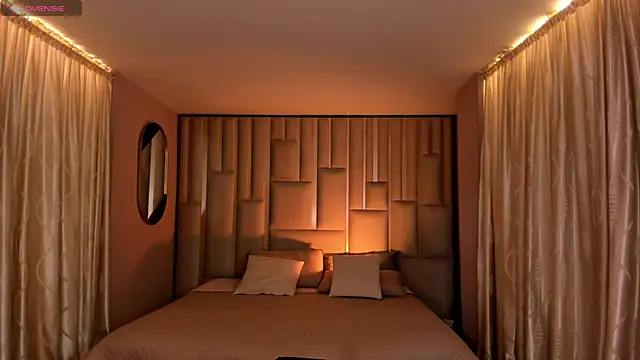 IsabellaMoreau online show from November 4, 8:01 pm