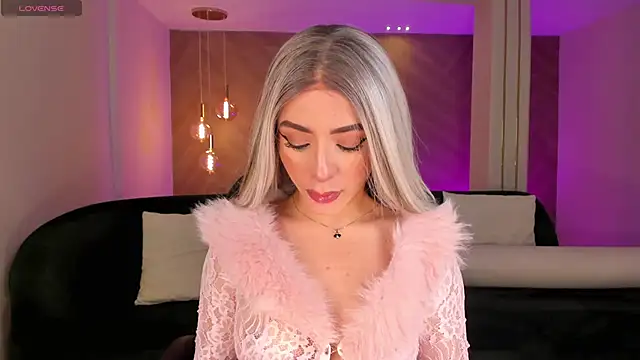 IsabellaMoreau online show from April 6, 7:48 pm