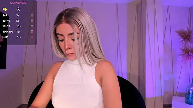 IsabellaMoreau online show from January 14, 7:50 pm