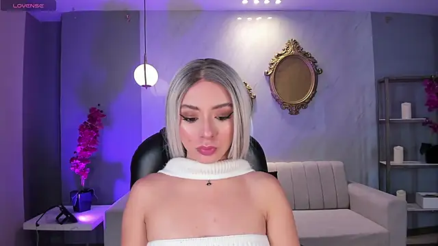 IsabellaMoreau online show from April 22, 8:26 pm